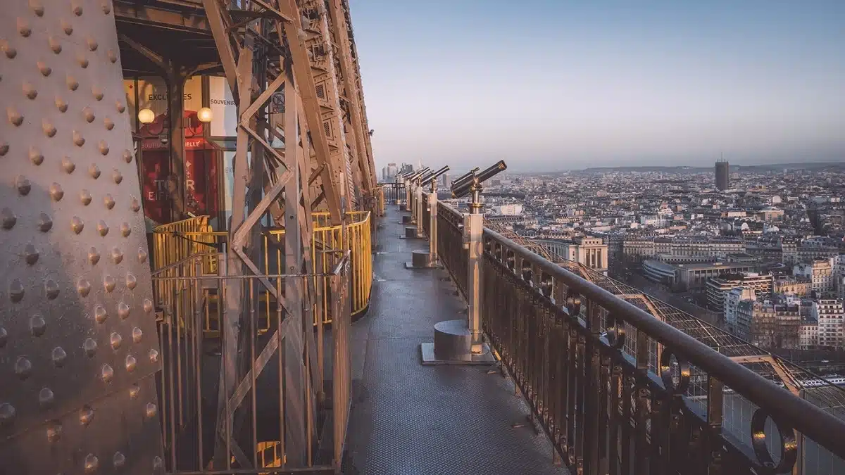 Eiffel Tower: 2nd Floor Access + Tour